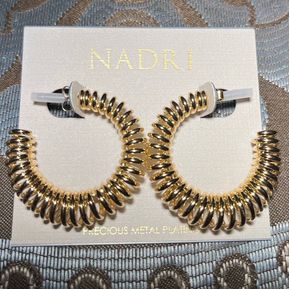 NADRI
Juno Coil Wire Hoop Earrings